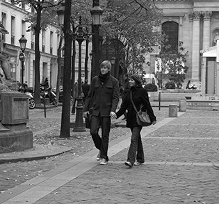 Rencontre pendant les études et proximité de diplôme et de carrière au sein des couples