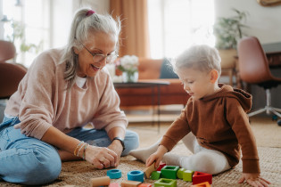 Est-il vrai que la terre compte plus d’enfants que de gens âgés ?