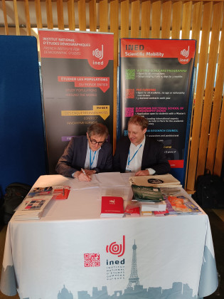 Signature d’un accord-cadre de partenariat avec le Bundesinstitut für Bevölkerungsforschung
